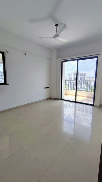 Room in 2 BHK Apartment at Pristine Fontana, Bavdhan – for Rent