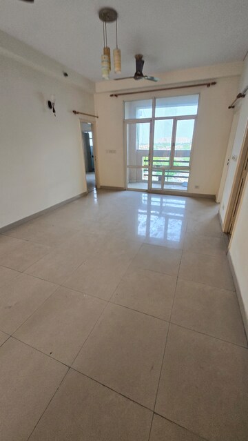Room in 3 BHK Apartment at Eldeco Green Meadows, Pi Greater Noida – for Rent