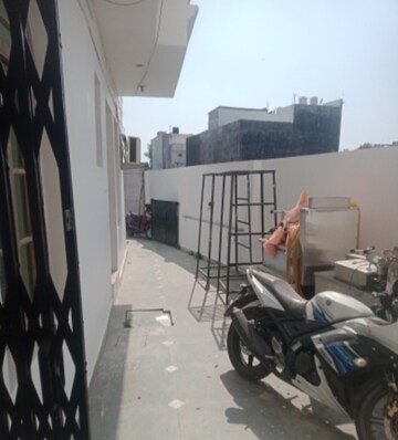 Master Bedroom in 2 BHK Independent House at Jankipuram – for Rent