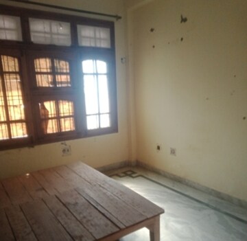 Room in 2 BHK Independent House at Jankipuram – for Rent