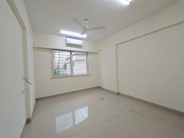 Room in 3 BHK Apartment at Tridhaatu Lakshmi Vani, Chembur – for Rent