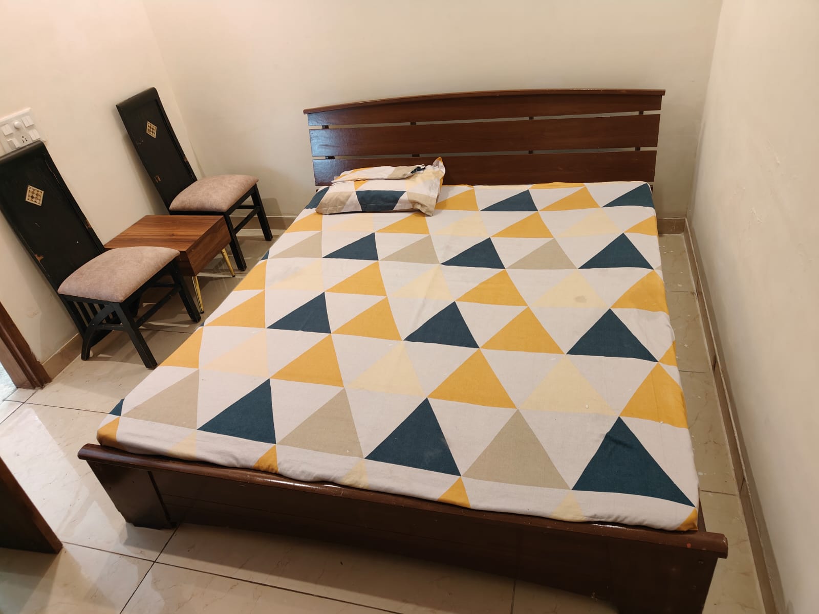 1 Rk+ Study Room Independent House For Rent in Sector 4