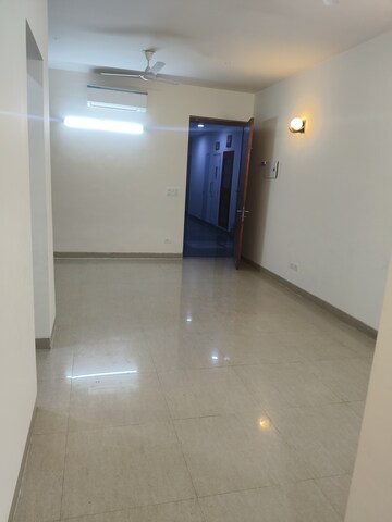 Room in 2 BHK Apartment at Emaar Emerald Estate, Sector 65 – for Rent