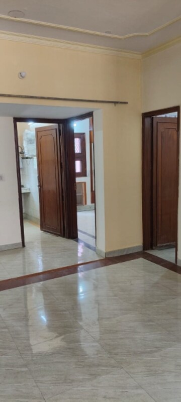 Room in 1 BHK Builder Floor at Sector 15 – for Rent
