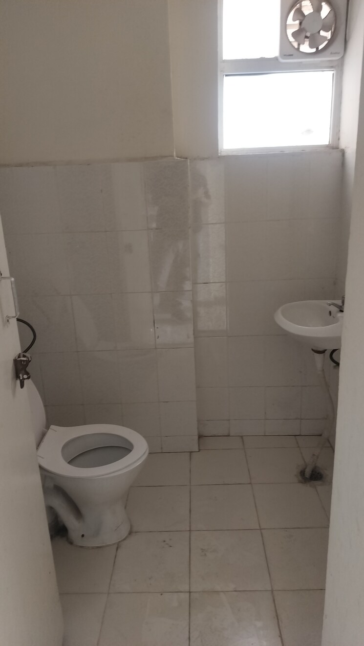 Bathroom, rof-aalayas 2 Bedroom 717 Sq.Ft. Apartment In Sector 102 Gurgaon 8730921