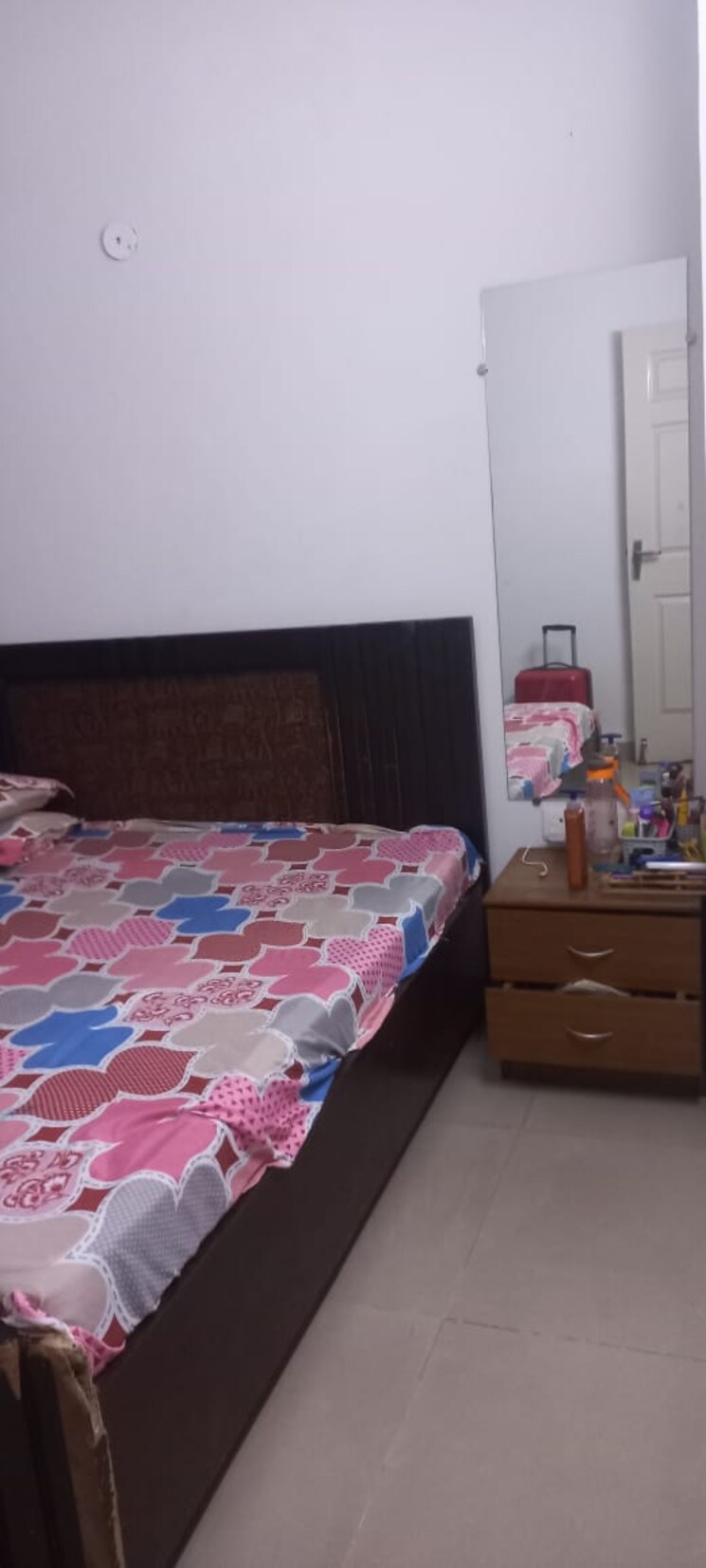 Bedroom, sector 48 2 Bedroom 112 Sq.Yd. Builder Floor In Sector 48 Noida 8730949