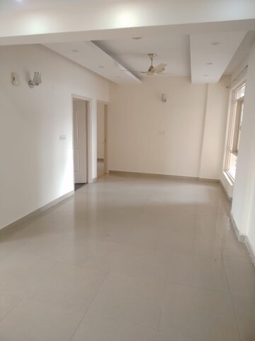 Room in 2 BHK Apartment at Emaar Emerald Estate, Sector 65 – for Rent