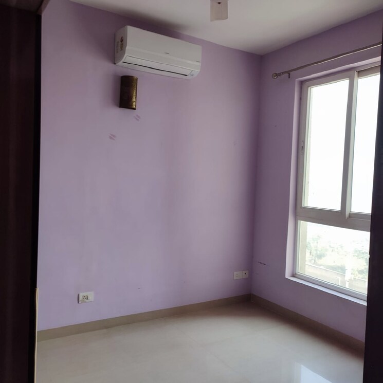 Room, emaar-emerald-estate 2 Bedroom 1020 Sq.Ft. Apartment In Sector 65 Gurgaon 8730970