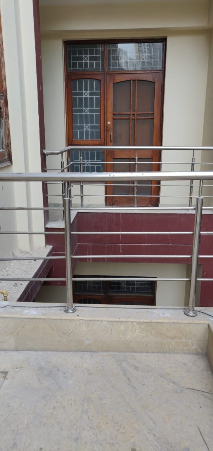 Other, sector 47 6+ Bedroom 450 Sq.Yd. Villa In Sector 47 Noida 8730983