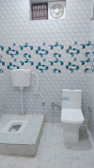 Bathroom in 3 BHK Villa at Gomti Nagar – for Rent