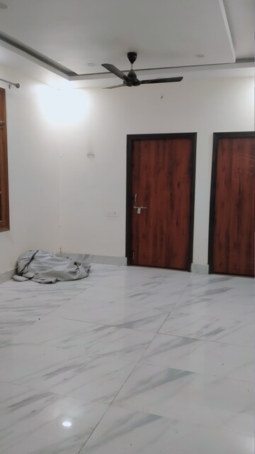 Room in 3 BHK Villa at Gomti Nagar – for Rent