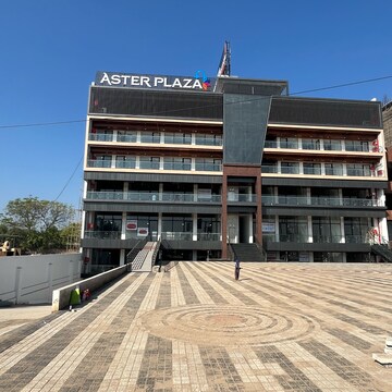  Showroom – Exterior View View at New Aster Plaza, International Airport Road - for Rent