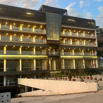  Showroom For Rent in New Aster Plaza, International Airport Road