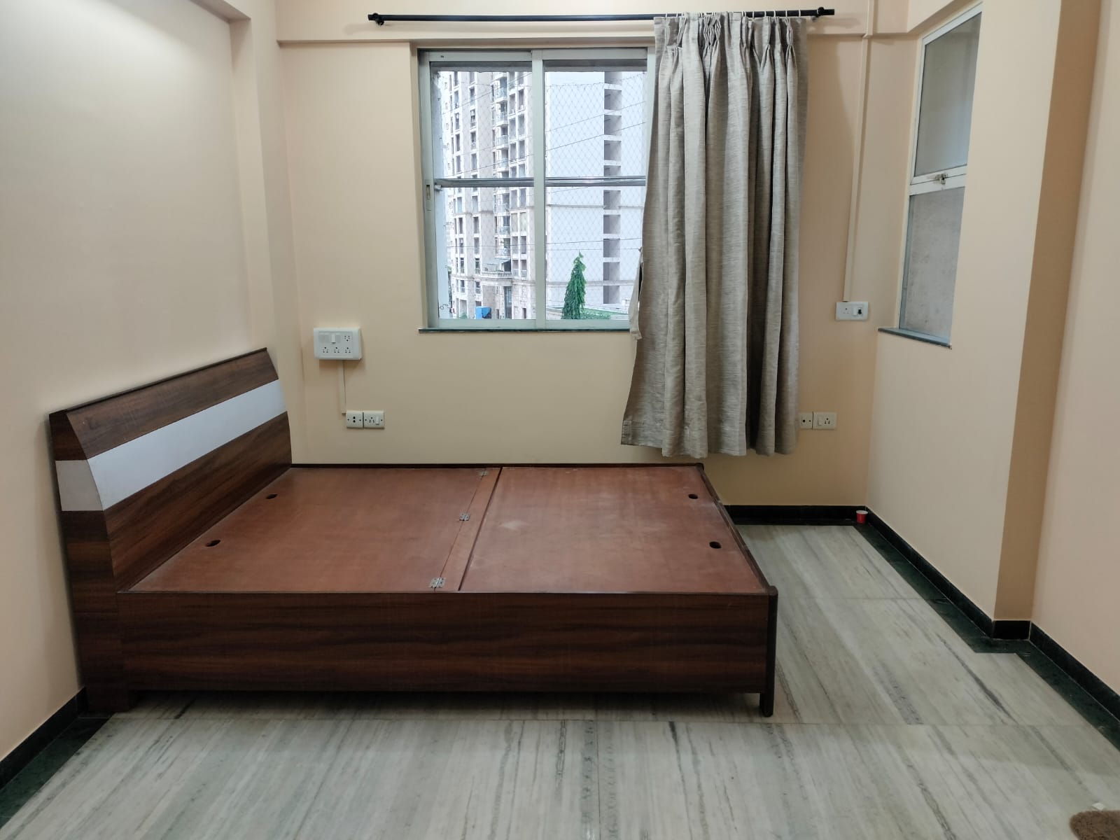 2 BHK Apartment For Rent in Kalpataru Paramount