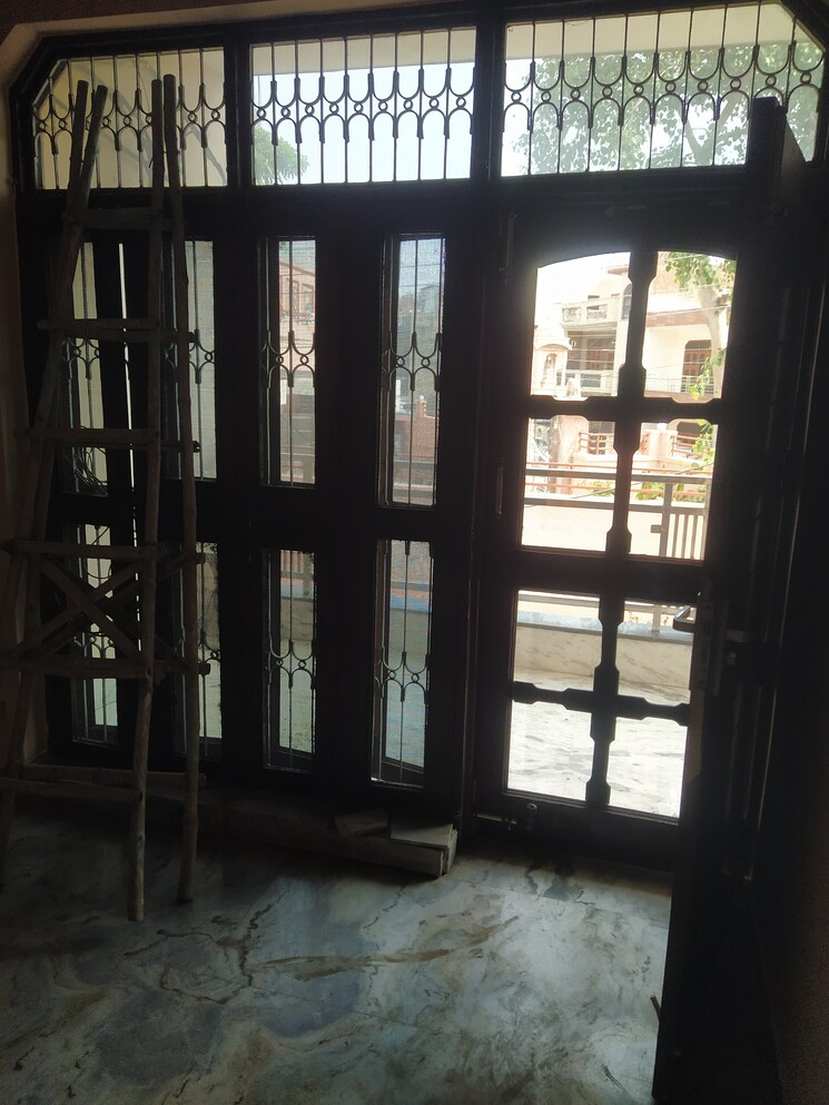 Room, sector 30 3 Bedroom 100 Sq.Yd. Independent House In Sector 30 Faridabad 8731124
