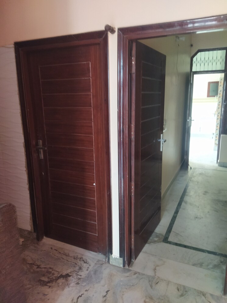 Bedroom, sector 30 3 Bedroom 100 Sq.Yd. Independent House In Sector 30 Faridabad 8731124