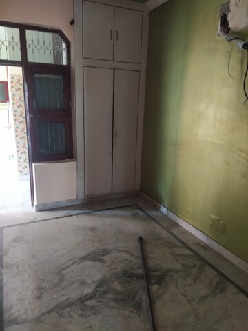 Room in 3 BHK Independent House at Sector 30 – for Rent