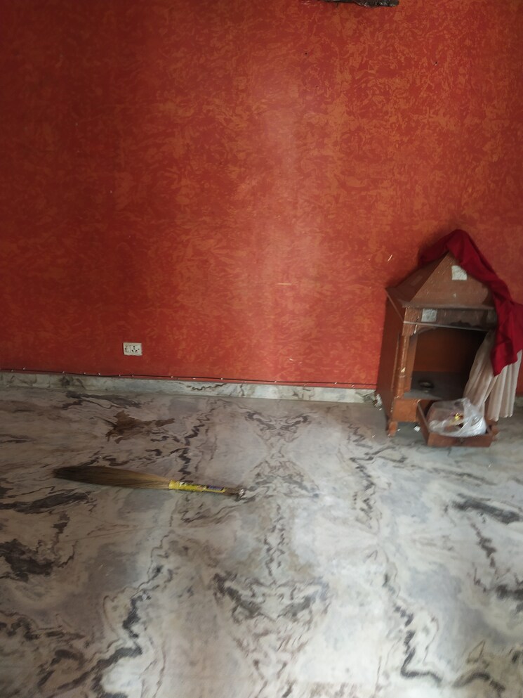 Room, sector 30 3 Bedroom 100 Sq.Yd. Independent House In Sector 30 Faridabad 8731124