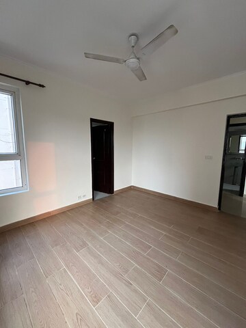 Room in 3 BHK Apartment at Orchid Petals, Sector 49 – for Rent