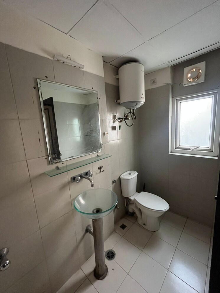 Bathroom, orchid-petals 3 Bedroom 1805 Sq.Ft. Apartment In Sector 49 Gurgaon 8731089