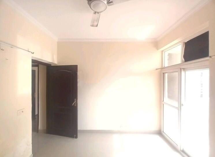 Room, amrapali-silicon-city 2 Bedroom 1075 Sq.Ft. Apartment In Sector 76 Noida 8731098