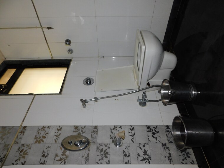 Bathroom, rajshree-daisy 3 Bedroom 1100 Sq.Ft. Apartment In Chembur Mumbai 8731128