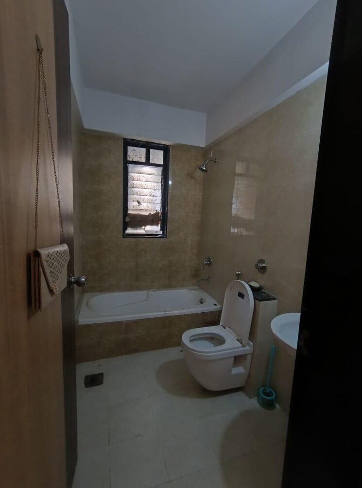 Bathroom, natu-golden-trellis 3 Bedroom 1648 Sq.Ft. Apartment In Balewadi Pune 8731123