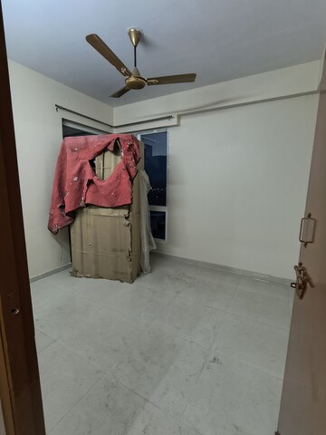 Room in 2 BHK Apartment at Signature The Millennia 2, Sector 37d – for Rent
