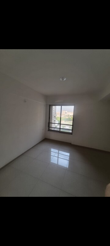 Room in 3 BHK Apartment at Goyal Orchid Valley, Shela – for Rent