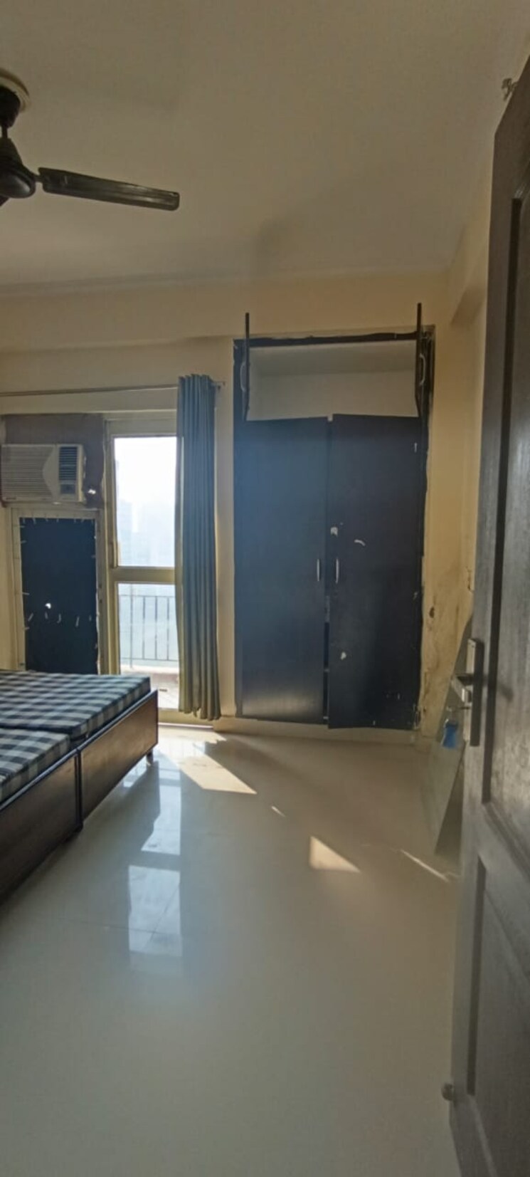 Room, aims-golf-city 2 Bedroom 950 Sq.Ft. Apartment In Sector 75 Noida 8731155