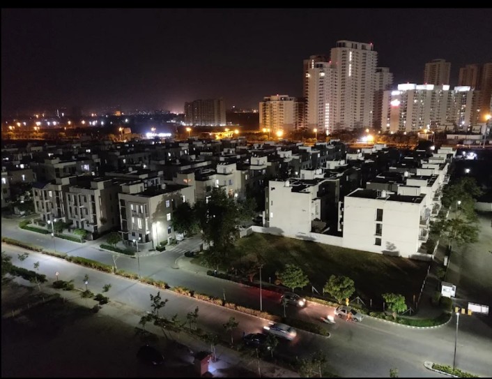 4 BHK + Pooja Room,Servant Room 2425 Sq.Ft. Apartment in Vatika Seven Lamps