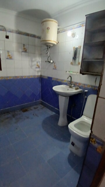 Bathroom in 3 BHK Builder Floor at RWA Jasola Sector 7, Jasola – for Rent