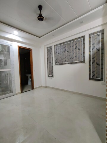 Room in 2 BHK Builder Floor at Sector 46 – for Rent