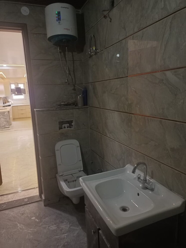 Bathroom, burari 4 Bedroom 1350 Sq.Ft. Builder Floor In Burari Delhi 8731173