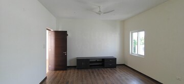 Room in 5 BHK Apartment at Rajapushpa Green Dale, Tellapur – for Rent