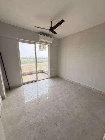 Room in 2 BHK Apartment at Signature Global City, Sector 37d – for Rent