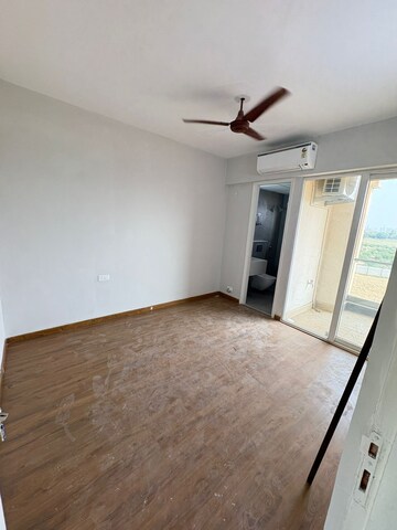 Room in 2 BHK Apartment at Signature Global City, Sector 37d – for Rent