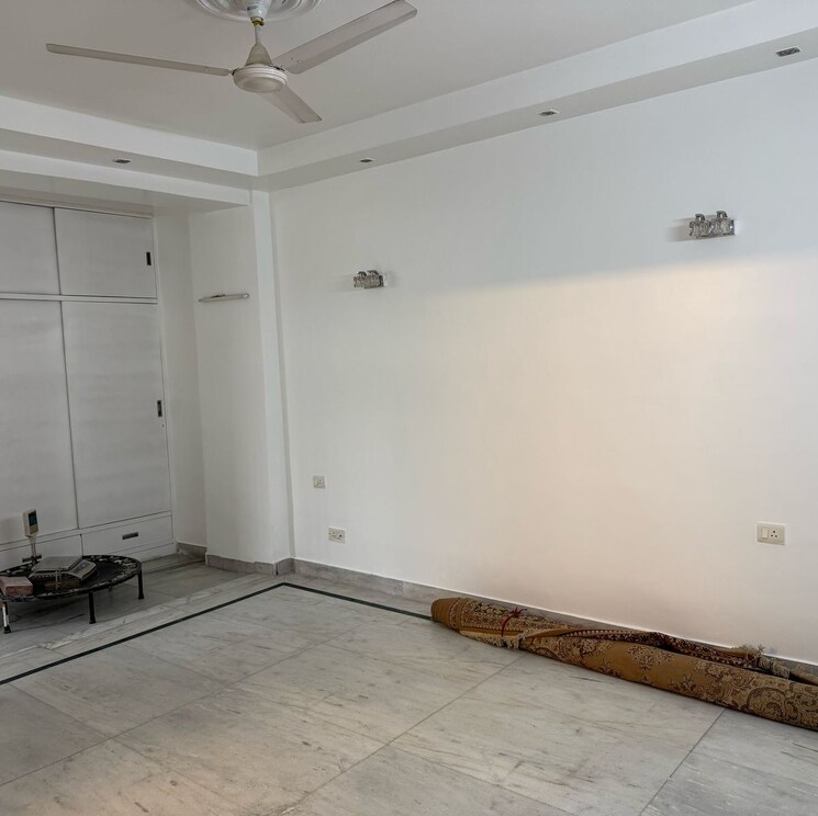 Room, dlf-gateway-tower 3 Bedroom 2500 Sq.Ft. Builder Floor In Dlf Cyber City Gurgaon 8731244