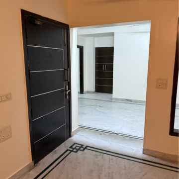 Room in 3 BHK Builder Floor at DLF Gateway Tower, Dlf Cyber City – for Rent