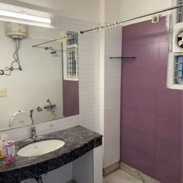 Team Area in 3 BHK Builder Floor at DLF Gateway Tower, Dlf Cyber City – for Rent