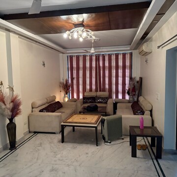 Living Room in 3 BHK Builder Floor at DLF Gateway Tower, Dlf Cyber City – for Rent