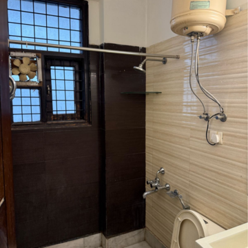 Bathroom in 3 BHK Builder Floor at DLF Gateway Tower, Dlf Cyber City – for Rent