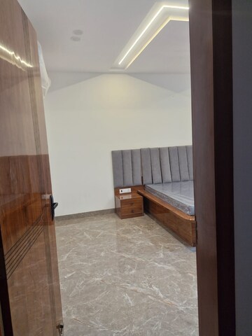 Room in 3 BHK Builder Floor at Sector 46 – for Rent