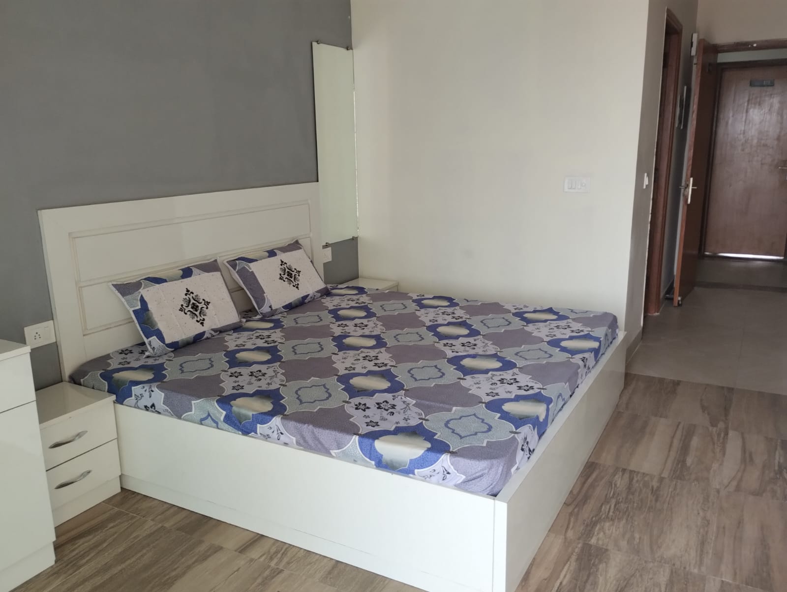 1 BHK Apartment For Rent in Paramount Golfforeste Villas