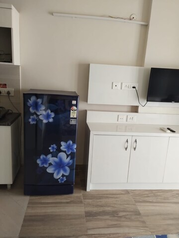 Furnished Amenities in 1 BHK Apartment at Paramount Golfforeste Villas, Zeta I Greater Noida – for Rent