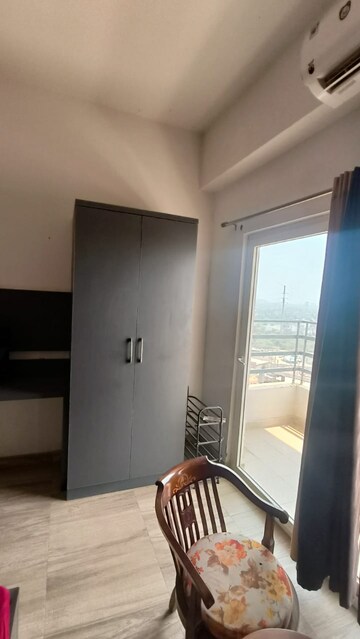 Furnished Amenities in 1 BHK Apartment at Paramount Golfforeste, Zeta I Greater Noida – for Rent