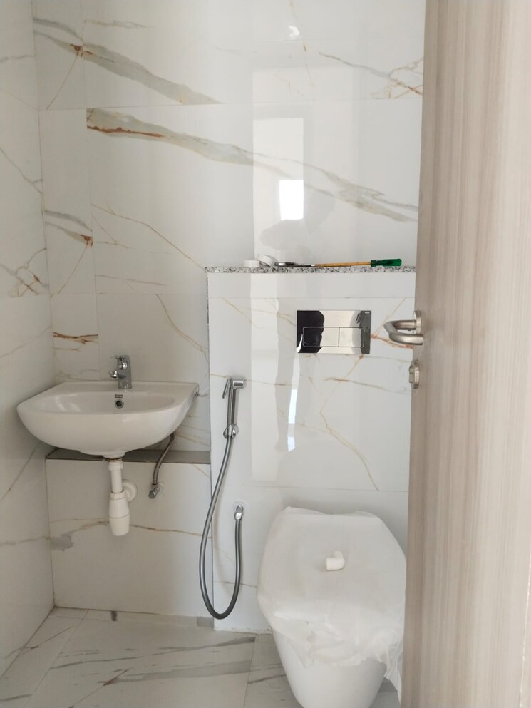 Bathroom, wadhwa-tw-gardens 2 Bedroom 680 Sq.Ft. Apartment In Kandivali East Mumbai 8731249