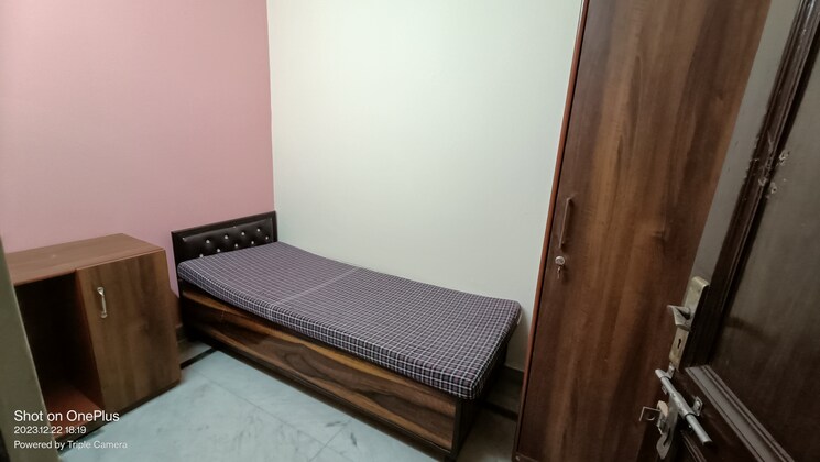 Bedroom, south extension Pg For Girls In South Extension 8731340