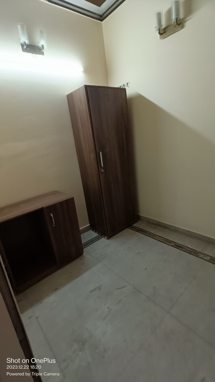 Room, south extension Pg For Girls In South Extension 8731340