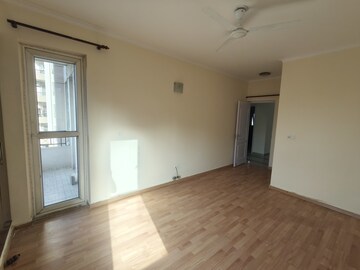 Room in 3 BHK Apartment at Orchid Petals, Sector 49 – for Rent